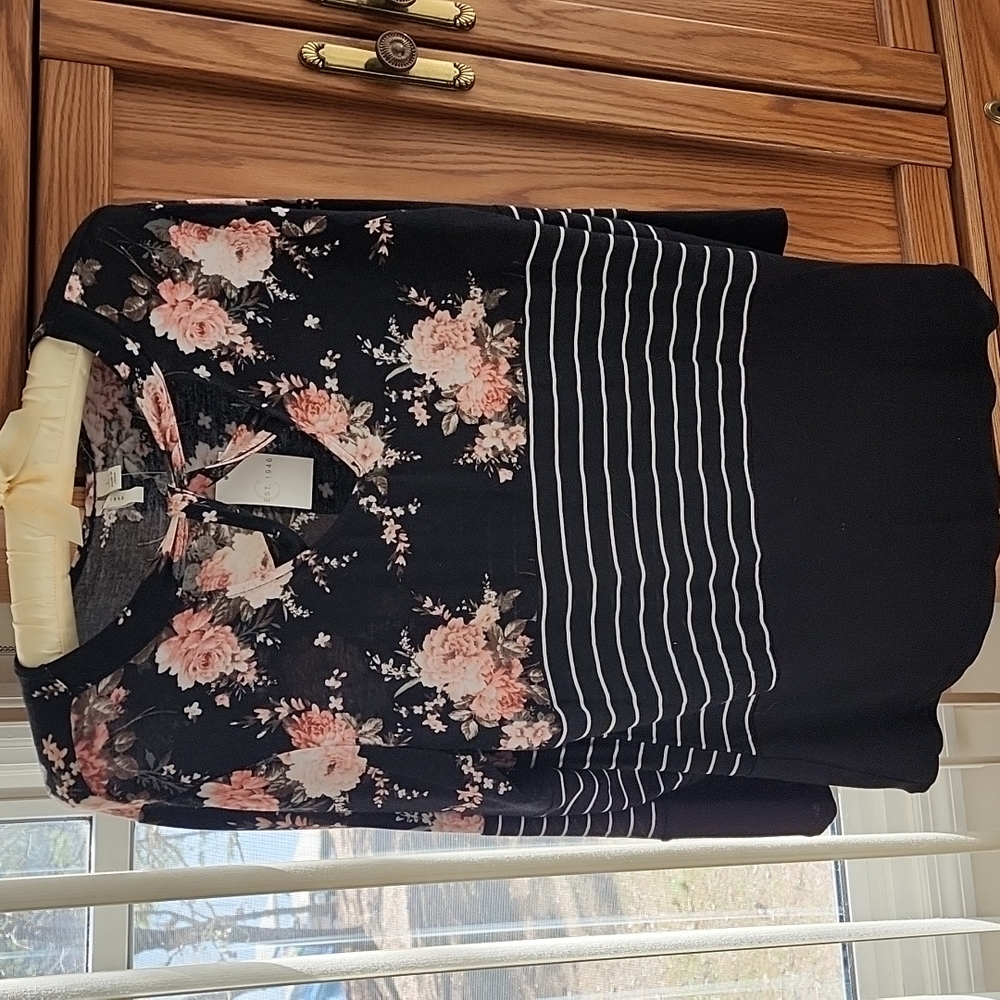 Siljy knit pullove top, black with floral print and stripes